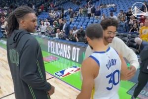 库里赛后挨着与普尔和卢姥爷抱抱！勇士官方：永远的家人💙