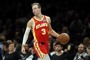 浪费机会！肯纳德抢断反击空篮上丢 补篮也没有